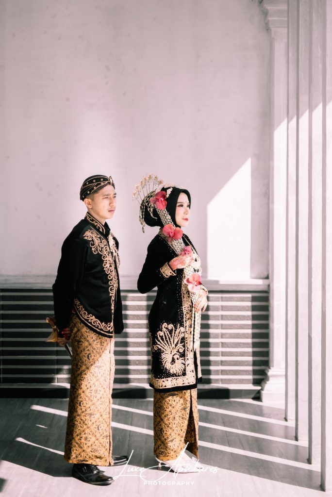 Devi & budi 12