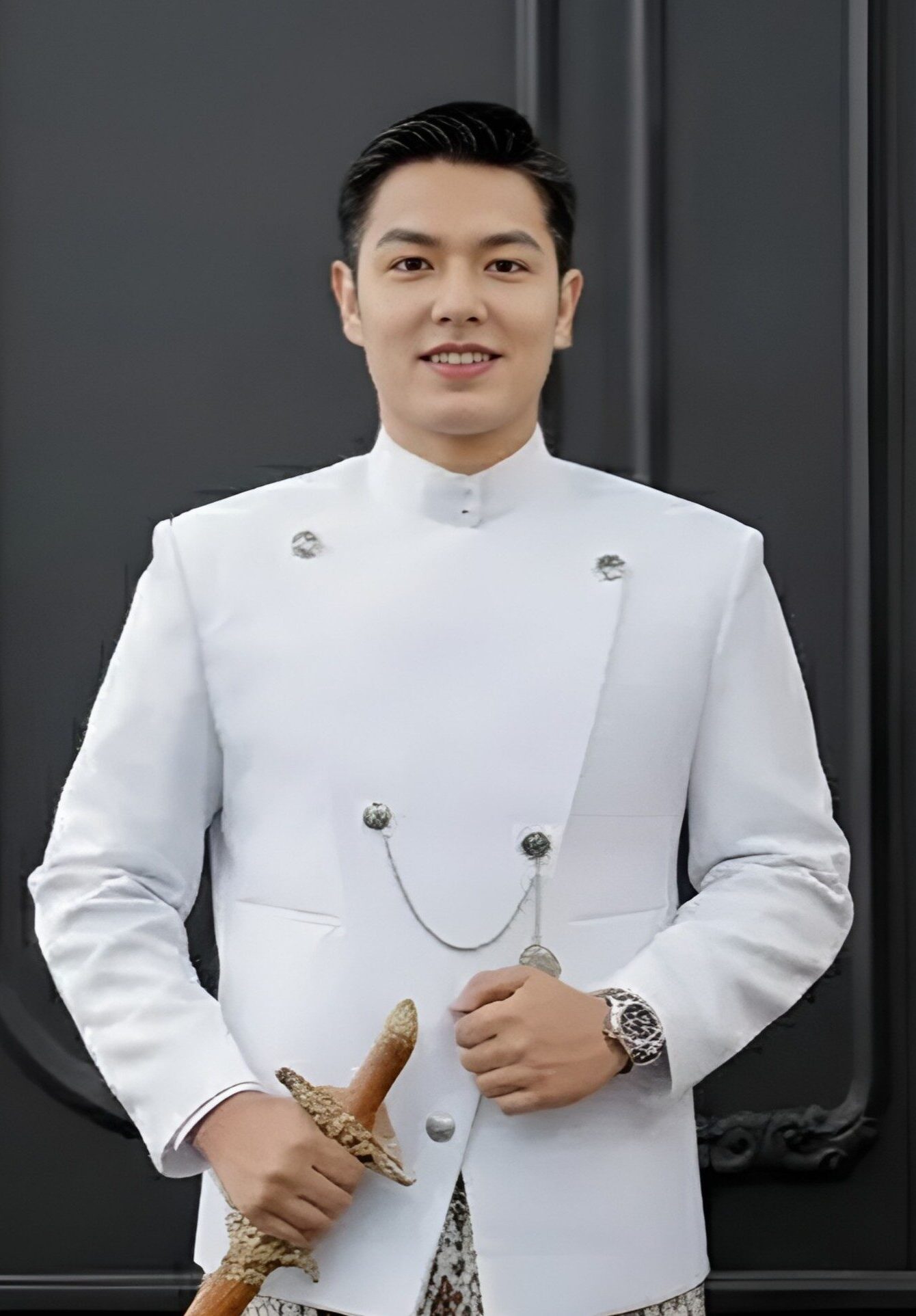 Pria-jawa-putih-Picsart-AiImageEnhanceroip-1-e1769138741636.jpg Pria jawa putih picsart aiimageenhanceroip 1 e1769138741636.jpg